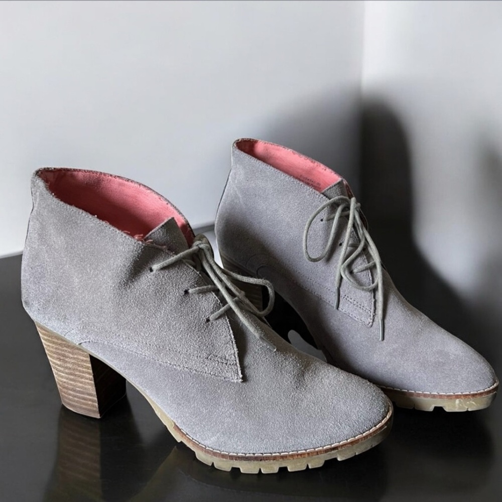 GAP Leather Suede Ankle Booties Sz 9 Lace Up Stacked Heel Casual in Iced Taupe